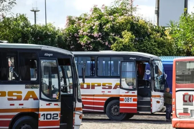 Paro total en el transporte suburbano debido al grave conflicto en Copsa