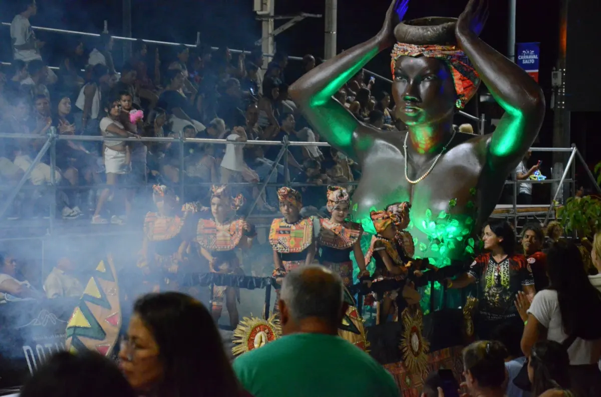 Desastre en Salto: apenas 1.000 personas en un carnaval que palidece ante Artigas, Cerro Largo y Brasil