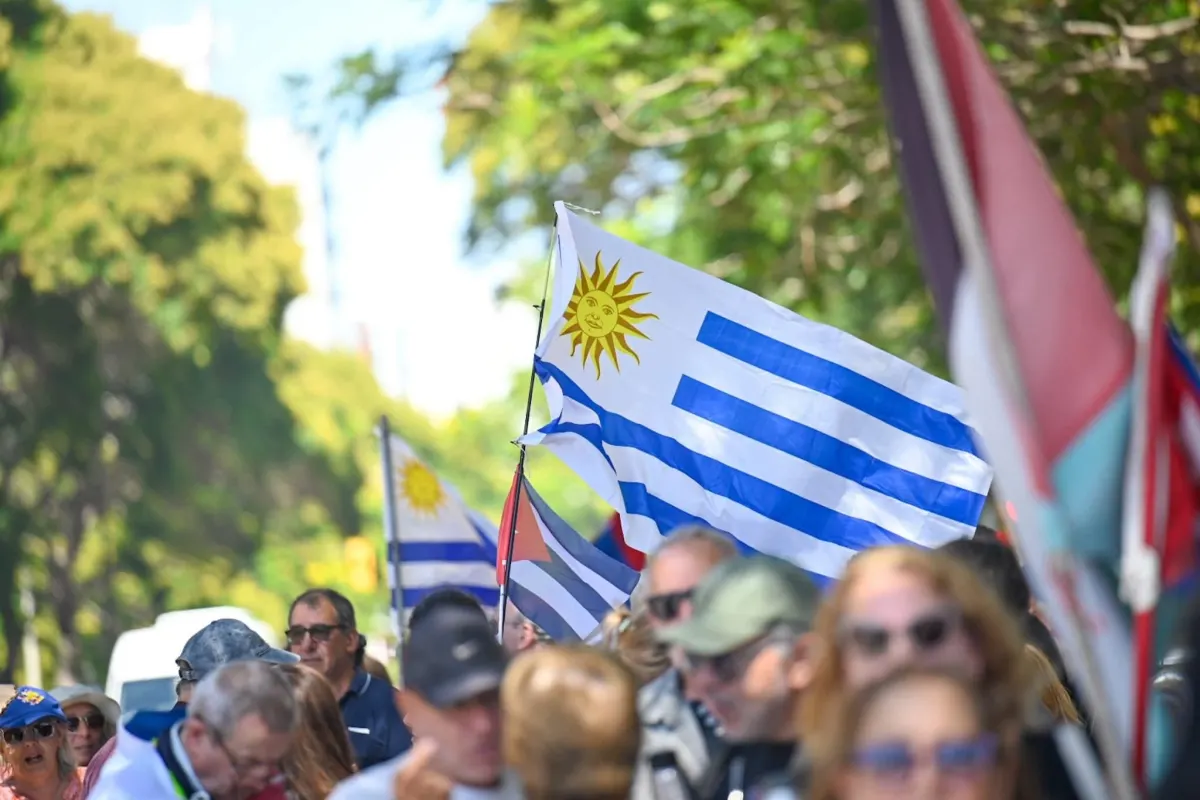 Marcha por Cuba en Uruguay: la caravana que nadie notó