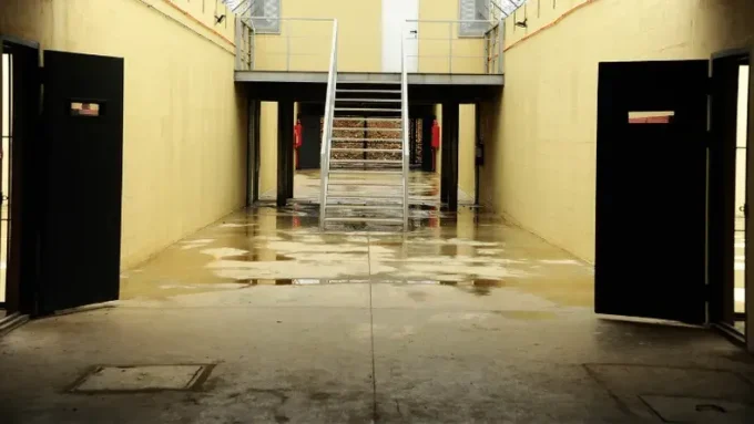 Dos reclusos se fugaron de la Unidad 21 de Artigas: uno sigue prófugo