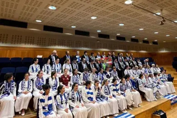 El Orfeón Donostiarra da voz al himno de la Real Sociedad en la previa de la gran final