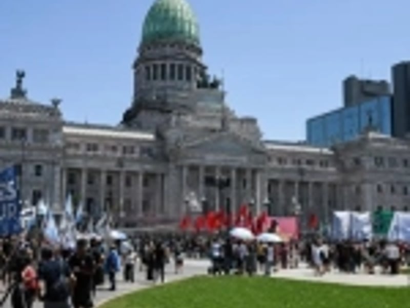 Gobierno argentino lleva a la Corte Suprema la suspensión de la reforma laboral impulsada por Milei