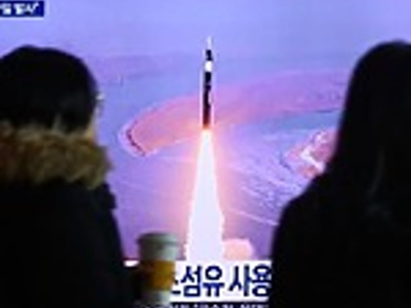Corea del Norte dispara un misil balístico en dirección al este