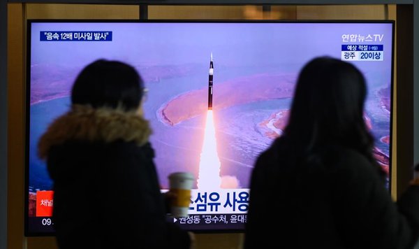 Corea del Norte dispara un misil balístico en dirección al este
