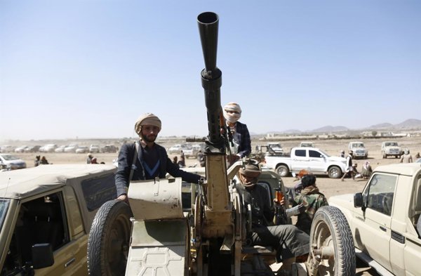 Los hutíes amenazan con cerrar el estrecho de Bab al Mandeb si no se levanta el bloqueo en Ormuz